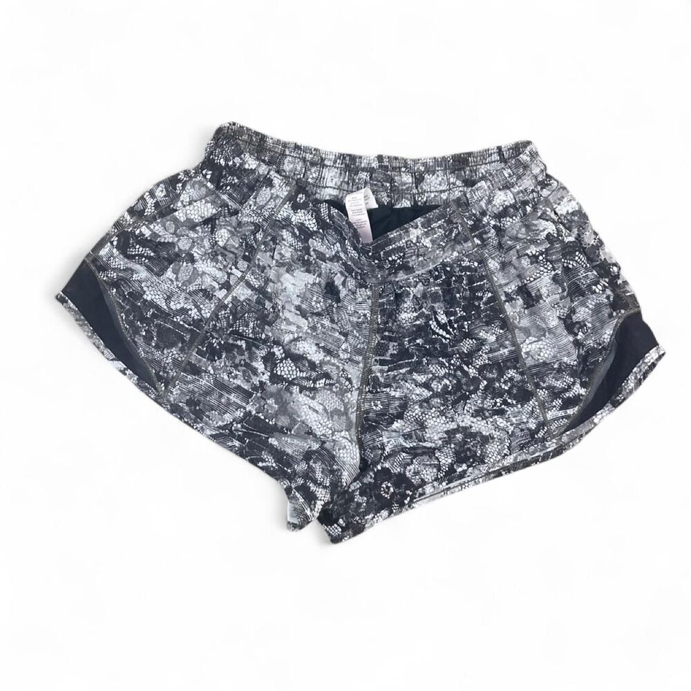 Lululemon Women's Black and Grey Shorts